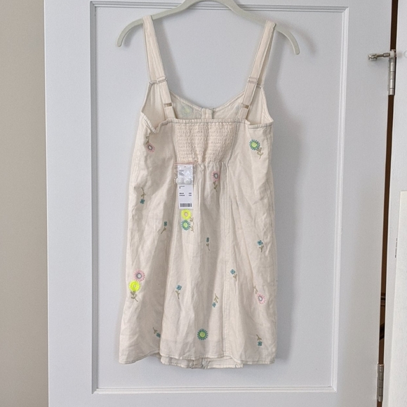NWT Urban Outfitters Embroidered Floral Dress M - Picture 2 of 4